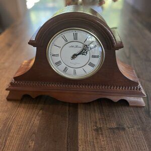 Seth Thomas Waterloo Wood Mantle Clock - Excellent Condition